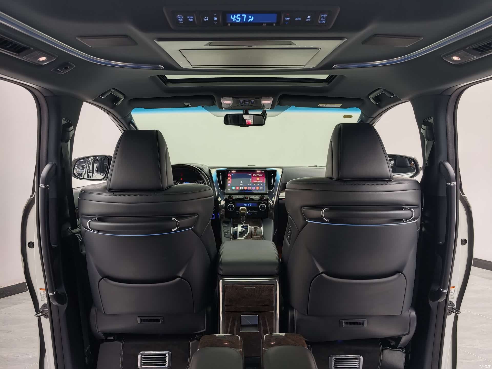 Toyota Alphard, 2018 13