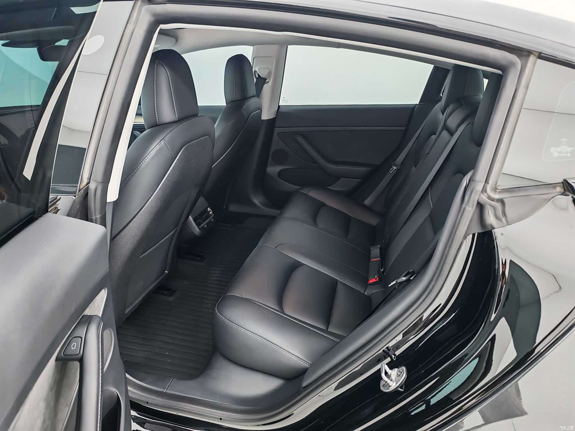 Tesla Model 3, 2023 17