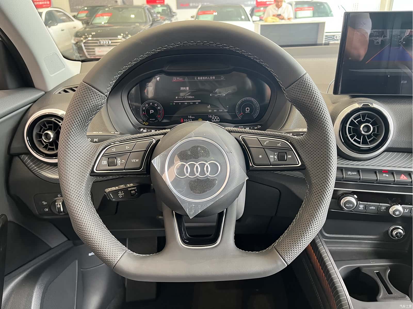 Audi Q2L, 2026 10