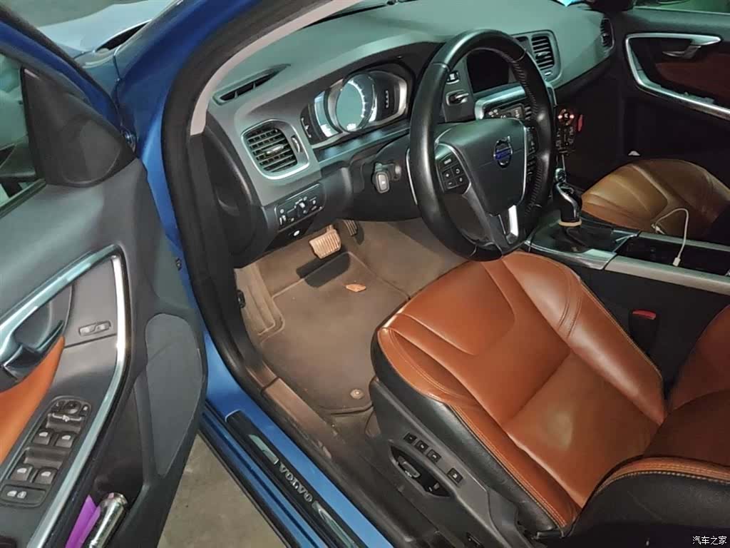 Volvo V60, 2015 14