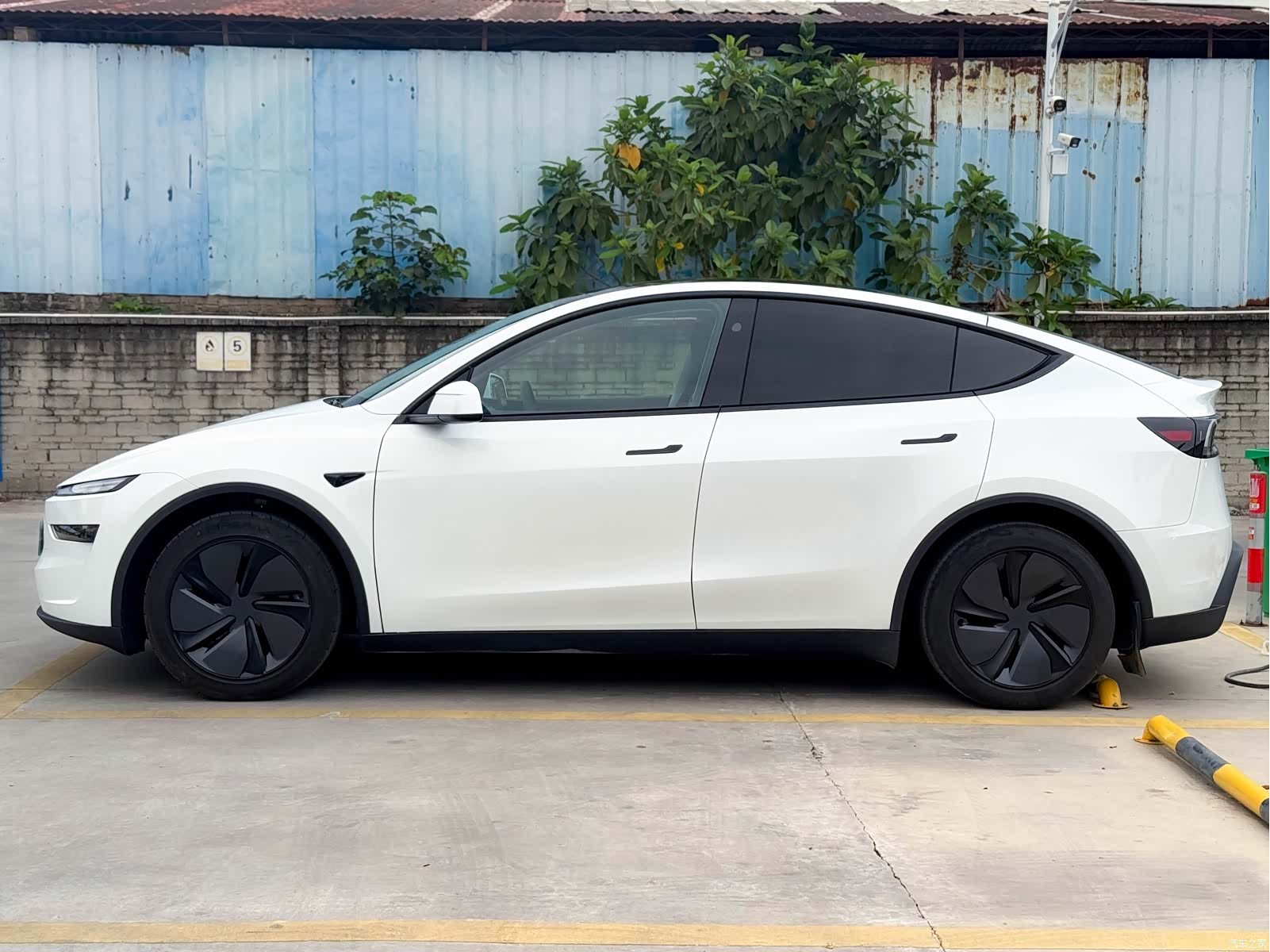 Tesla Model Y, 2025 9