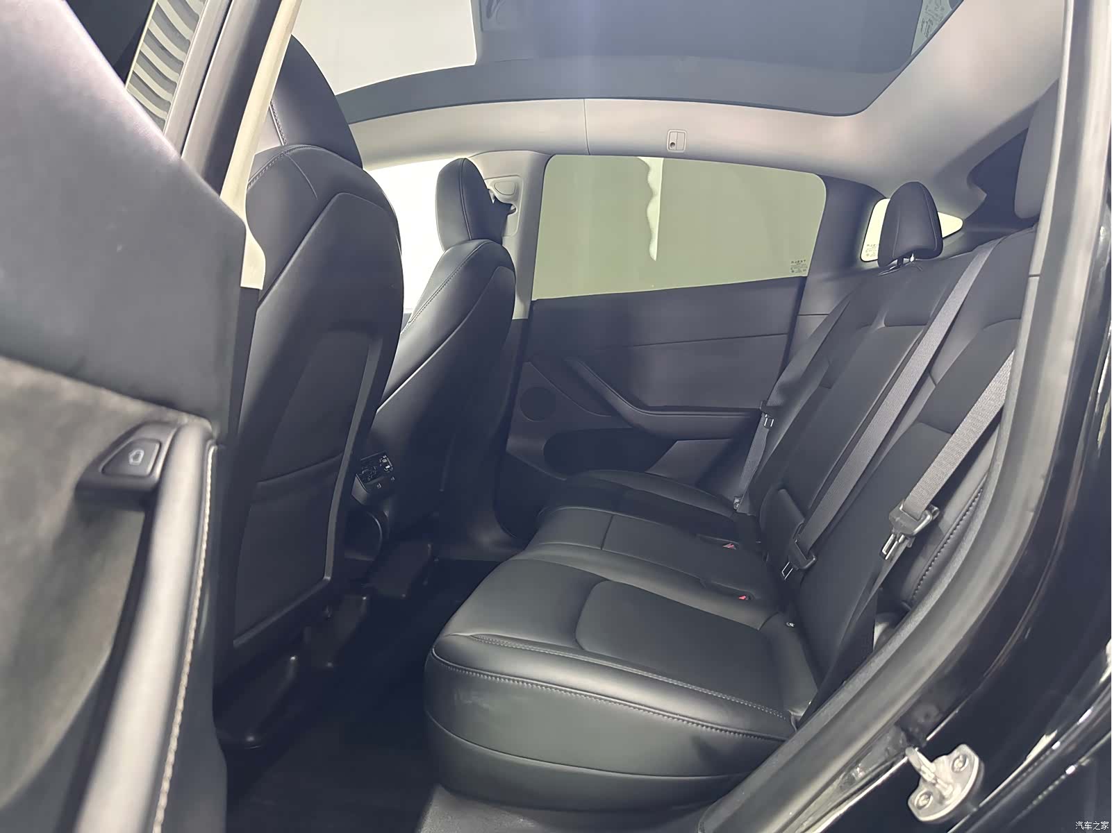 Tesla Model Y, 2023 16