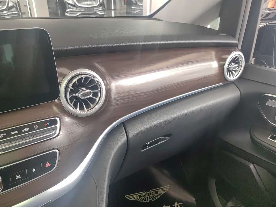 Mercedes-Benz V-class