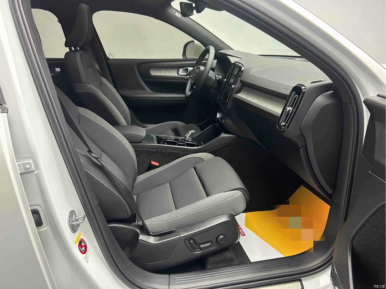 Volvo XC40, 2024 13