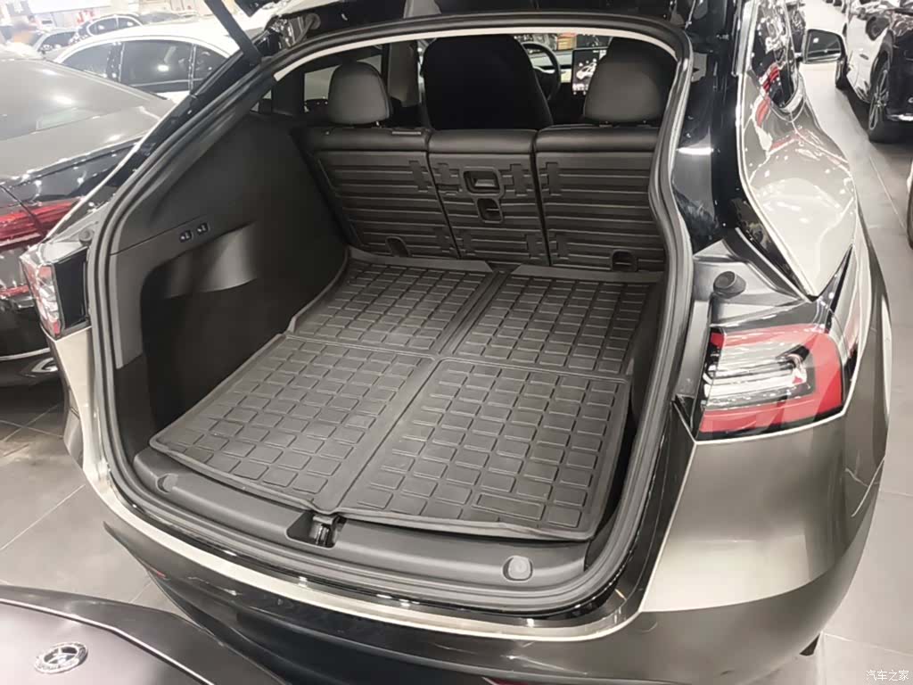 Tesla Model Y, 2022 19