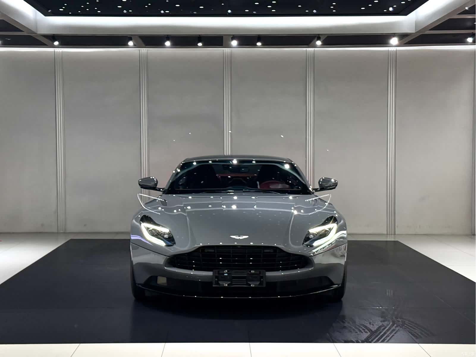 Aston Martin DB11