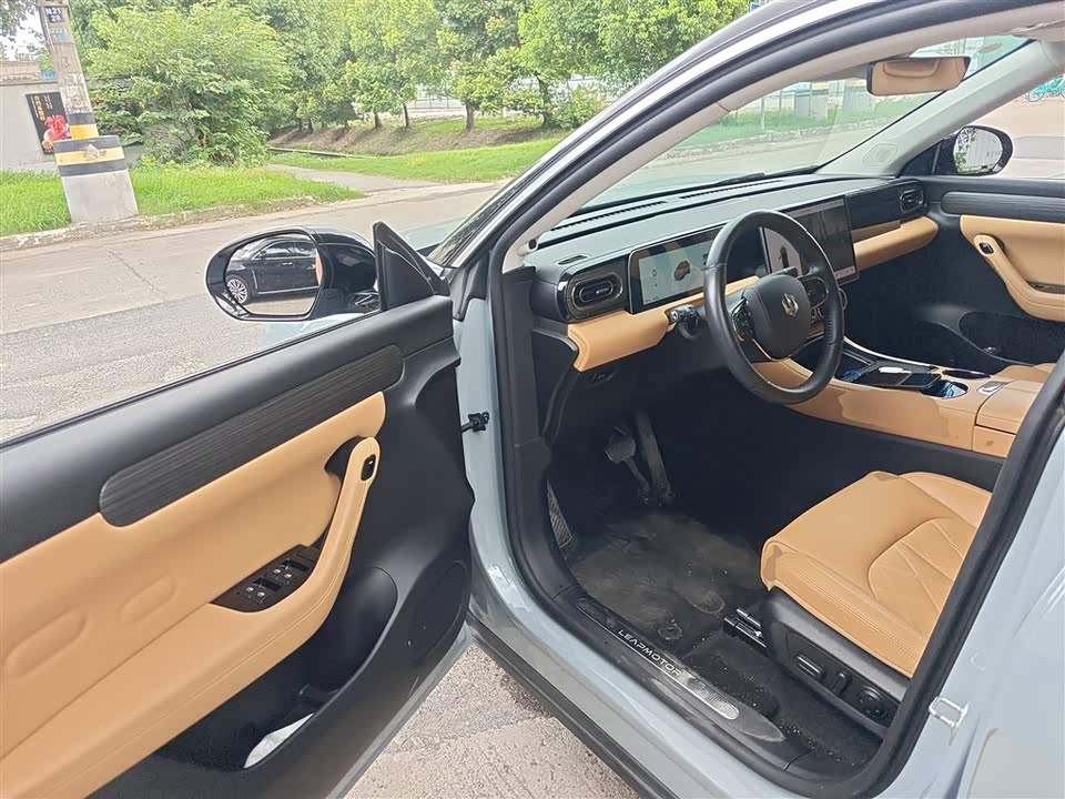 Leapmotor C11