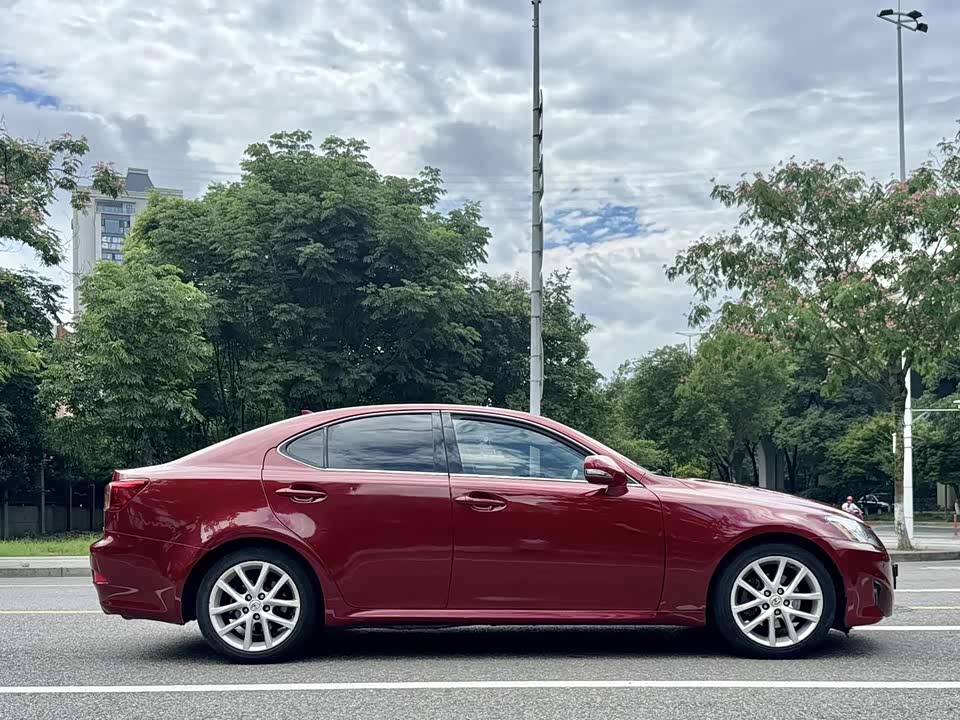 Lexus IS