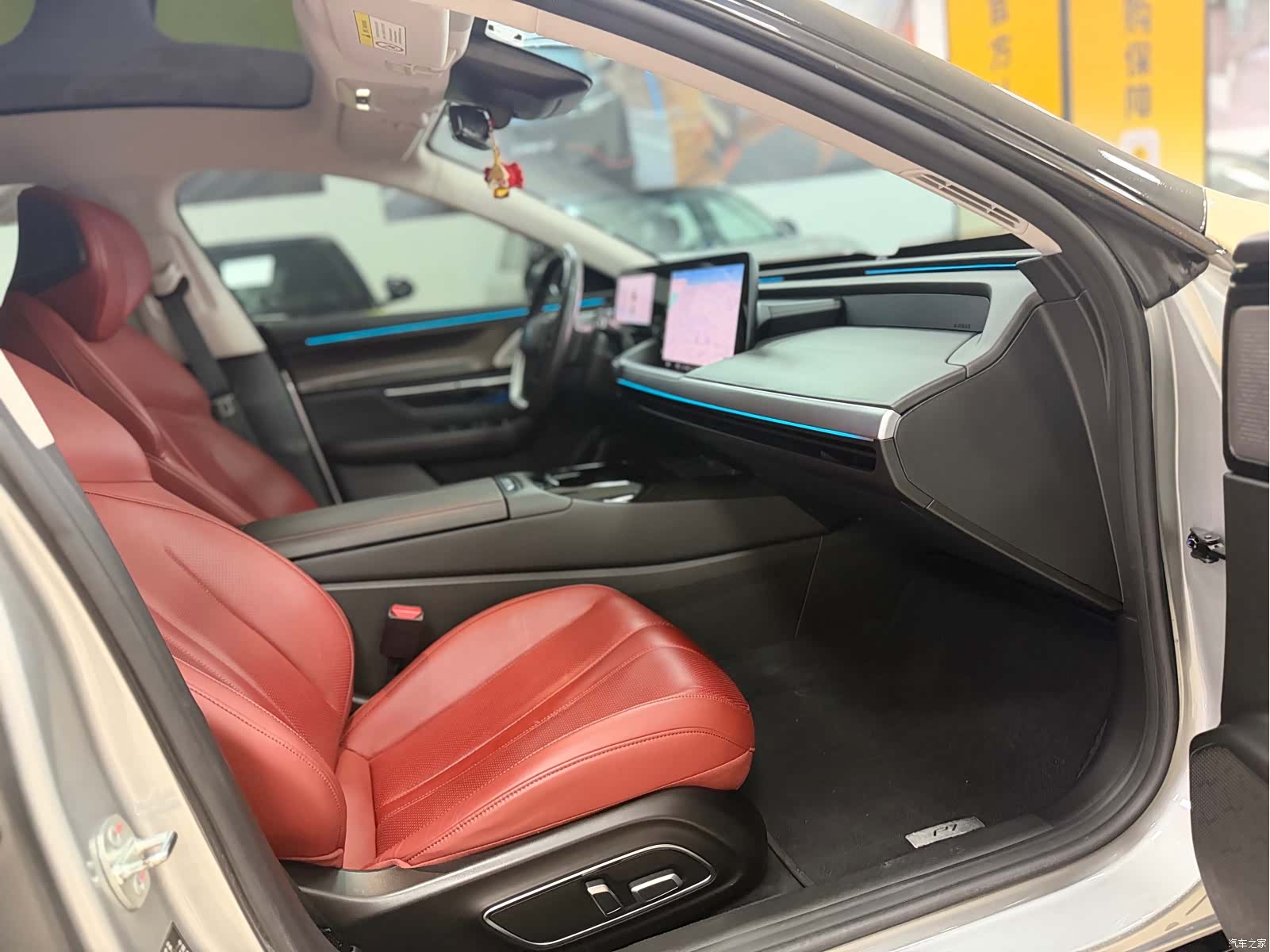 Xpeng P7, 2022 13