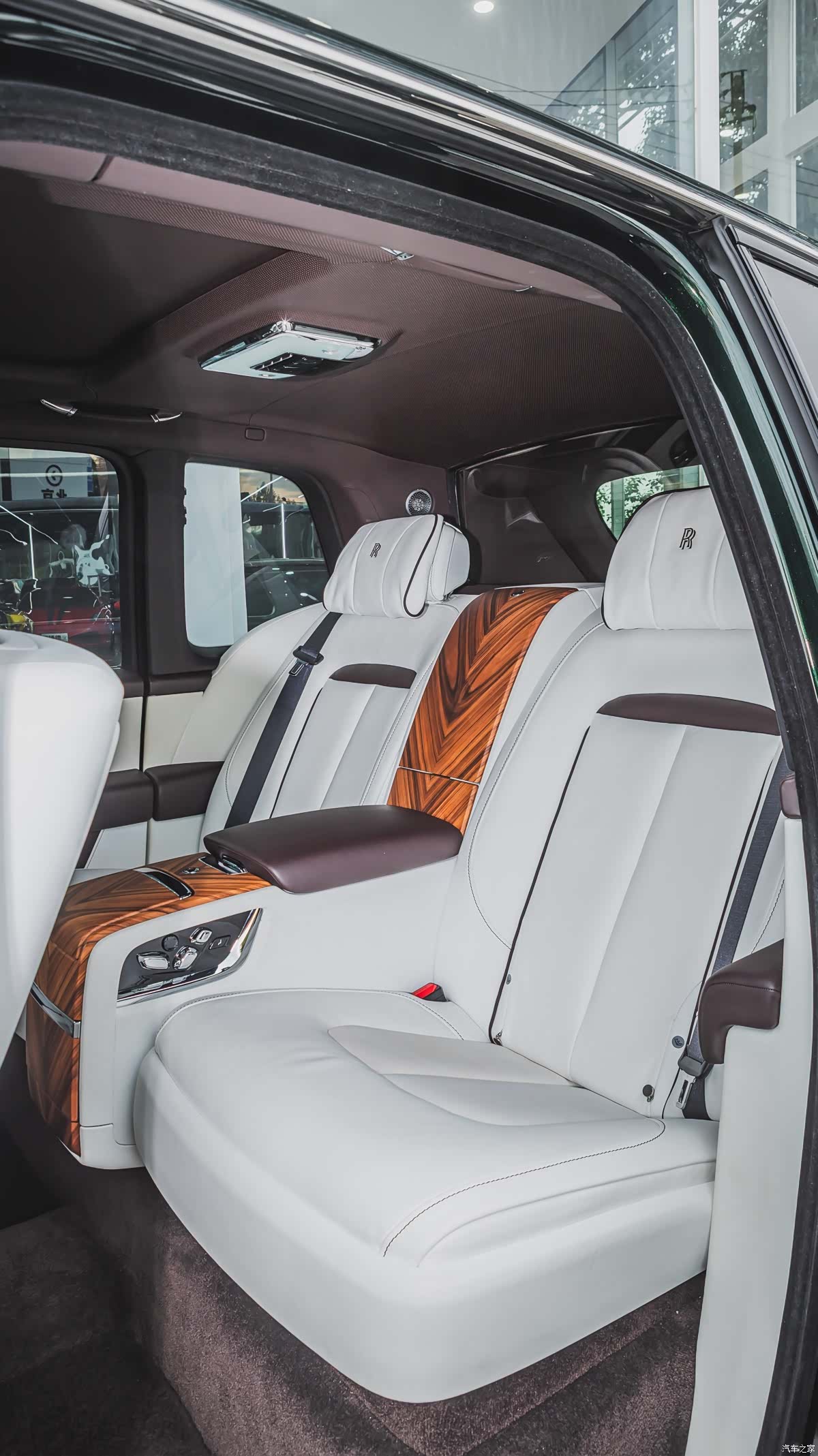 Rolls-Royce Cullinan, 2020 13
