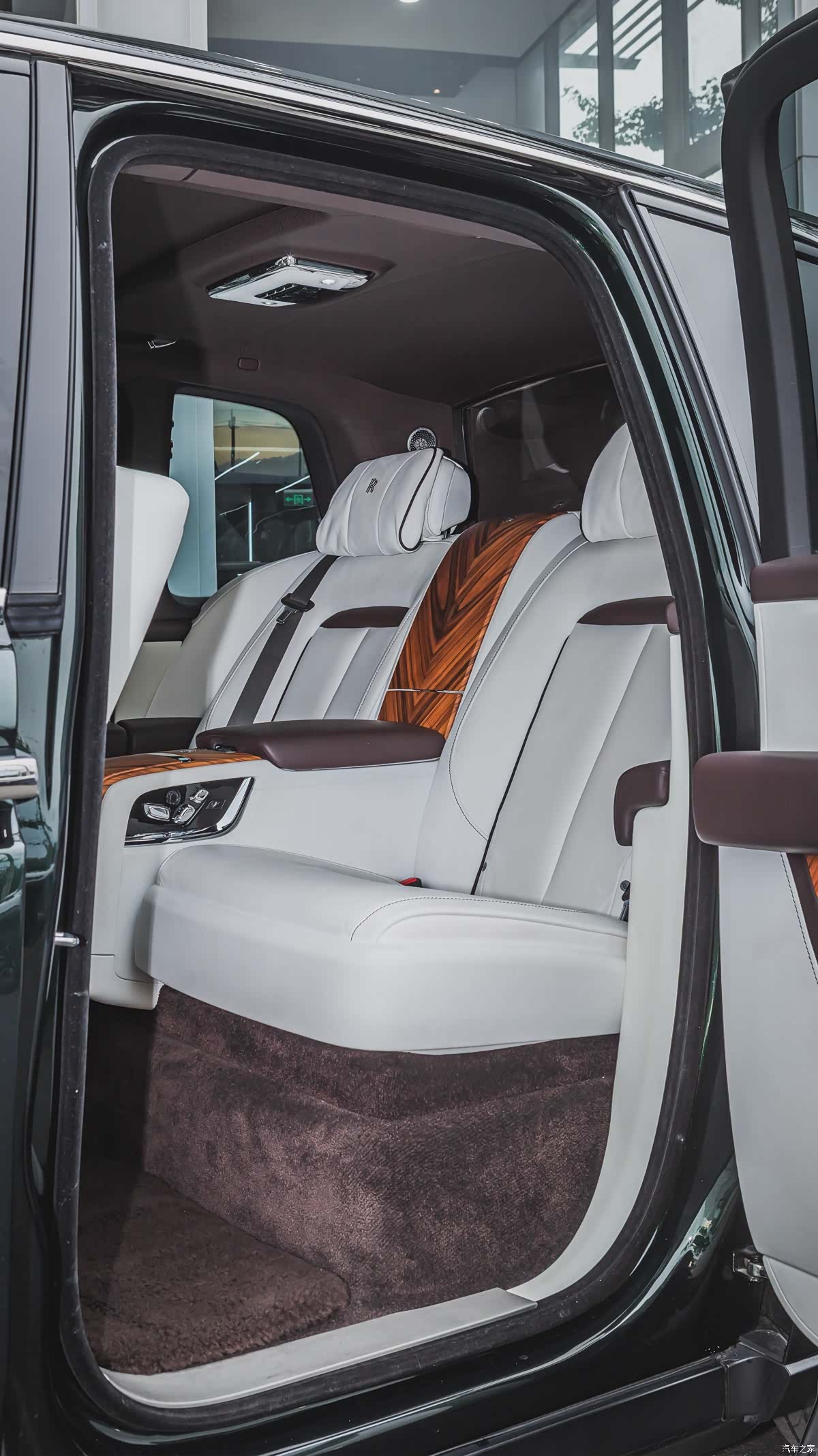 Rolls-Royce Cullinan, 2020 11