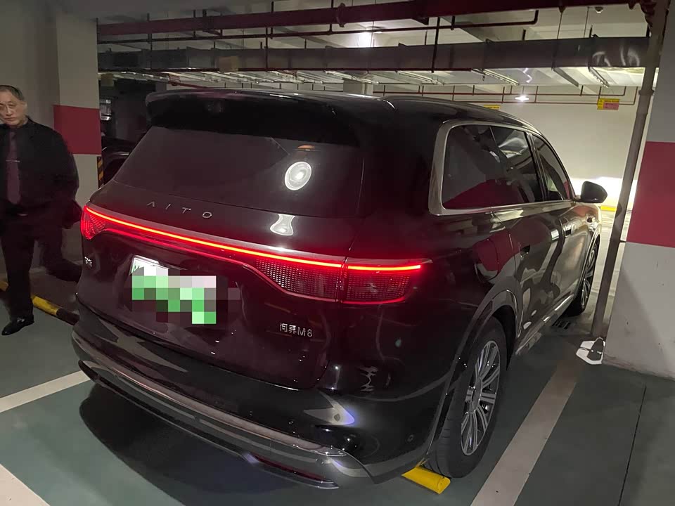 AITO Ask the world M8