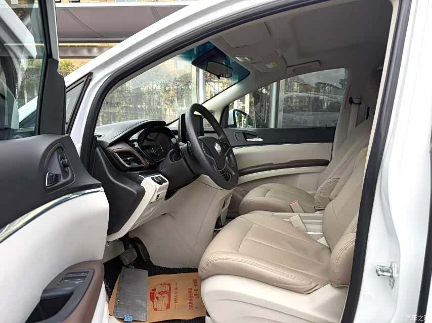 Buick GL8, 2022 3