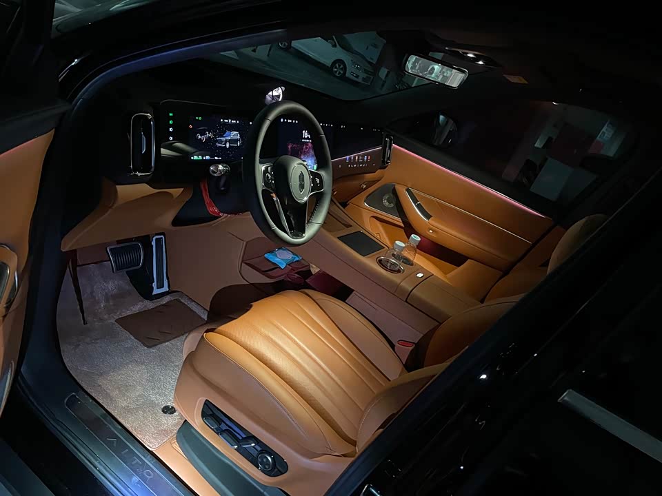 AITO Ask the world M8