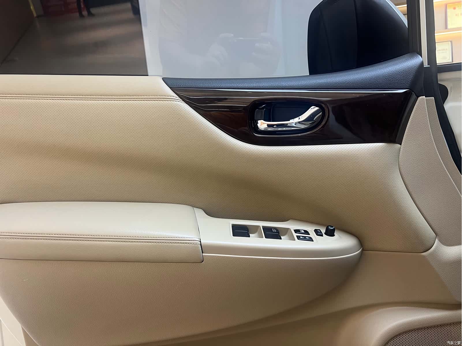 Nissan SL, 2016 16