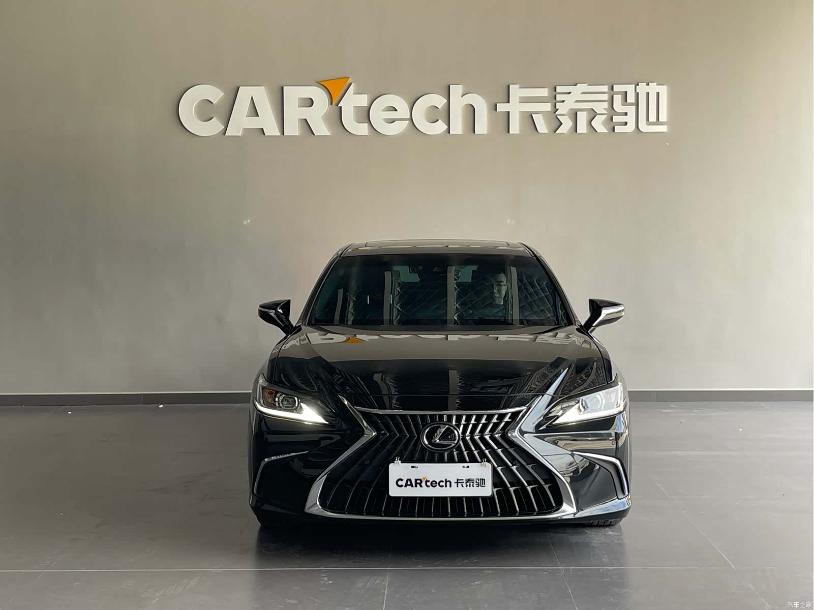 Lexus ES, 2023 2
