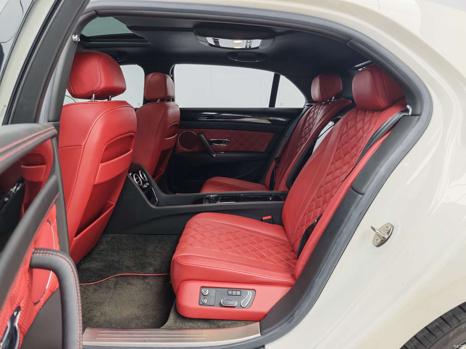 Bentley Flying Spur, 2018 8