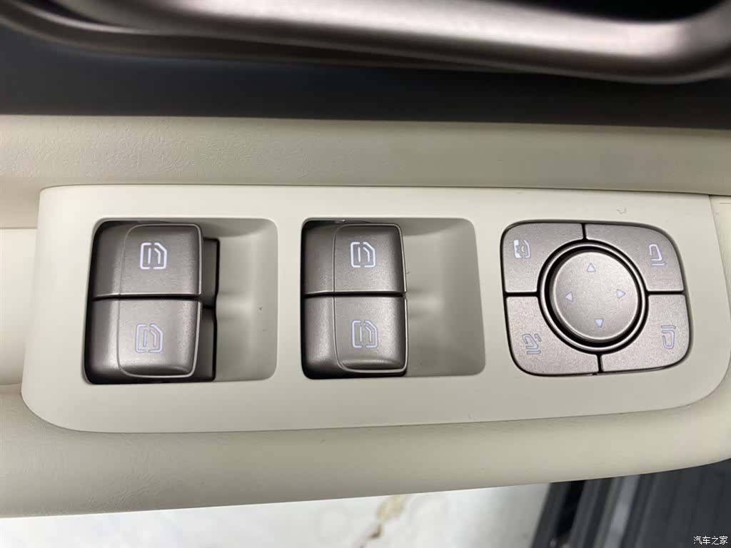 Li Auto MEGA, 2025 22