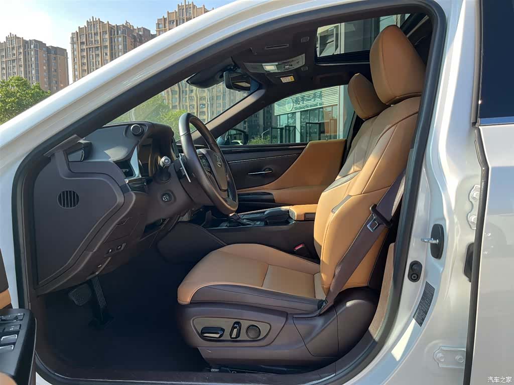 Lexus ES, 2023 12