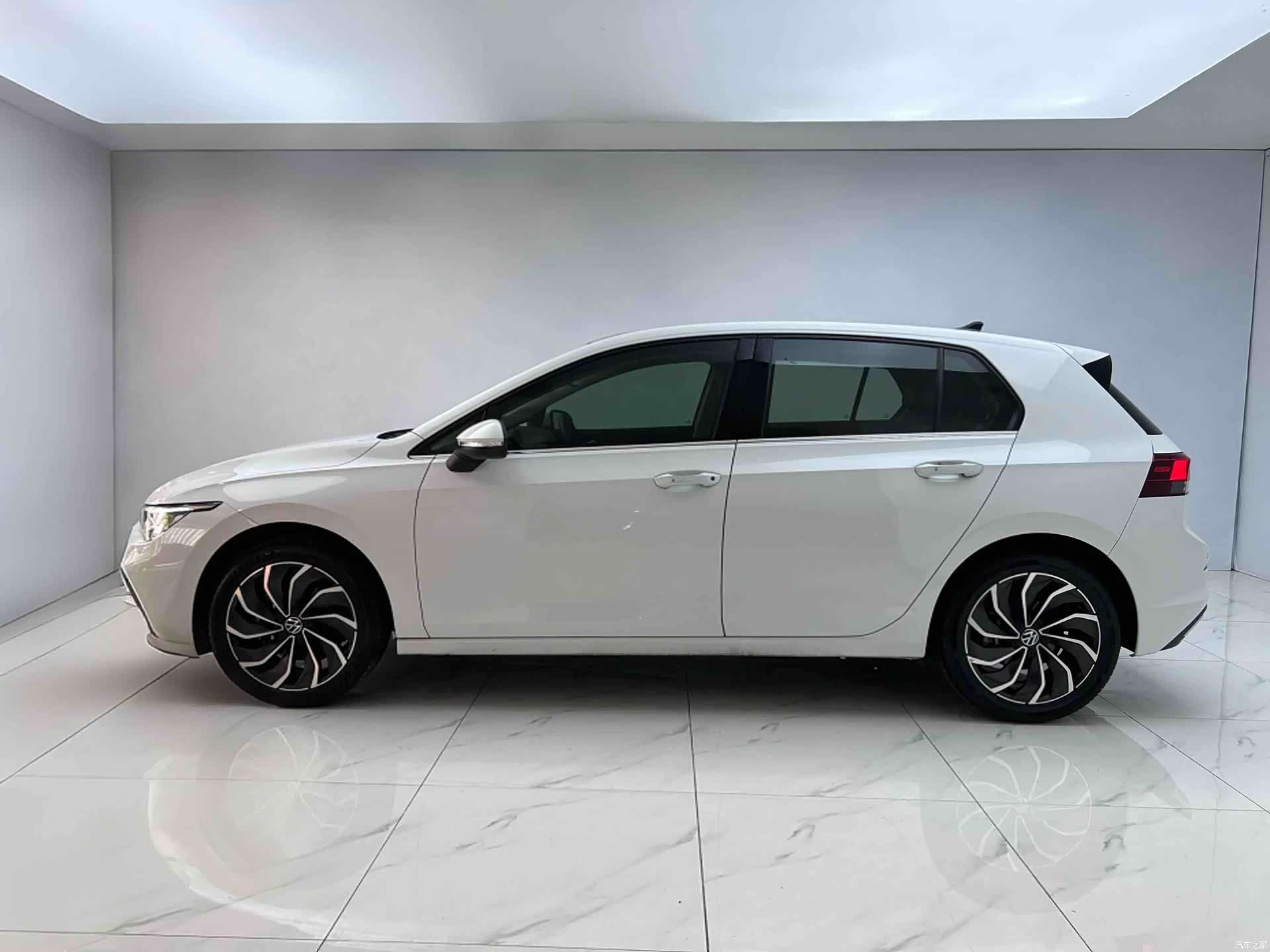 Volkswagen Golf, 2022 3