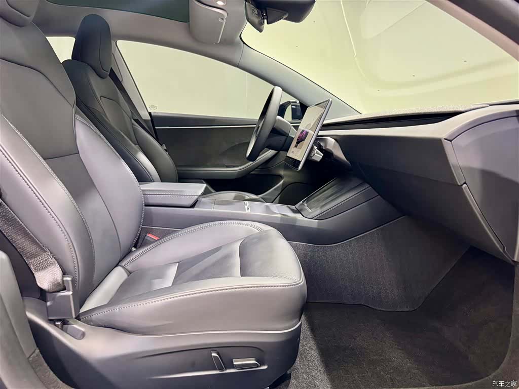 Tesla Model 3, 2024 17