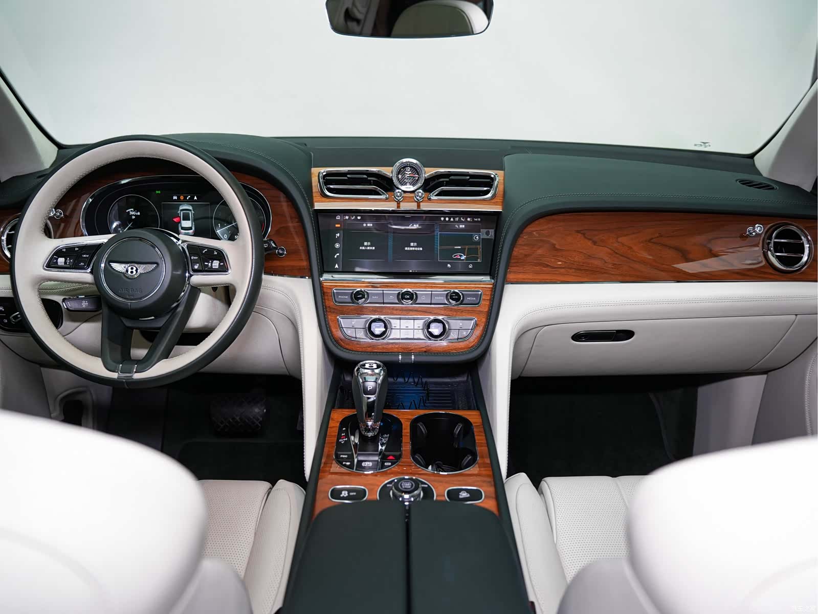 Bentley Bentayga, 2021 14