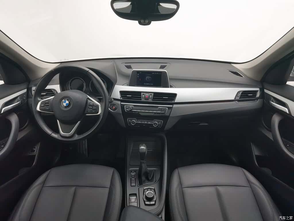 BMW X1, 2019 все фото