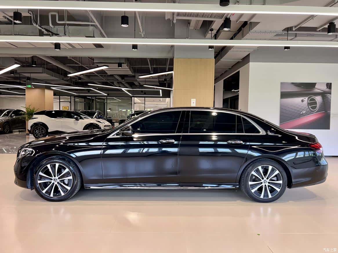 Mercedes-Benz E-Class, 2023 3