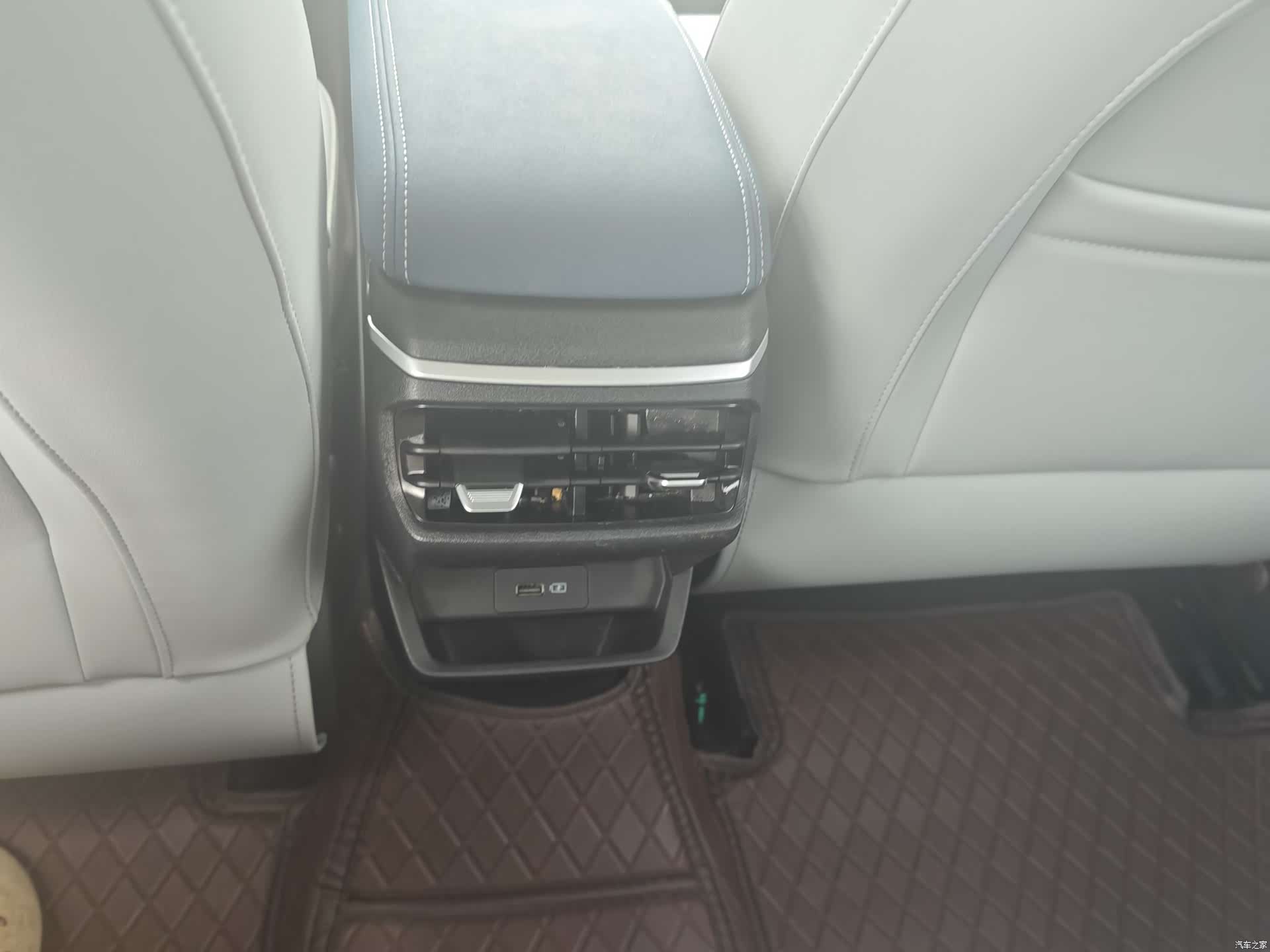 Geely Emgrand, 2022 9