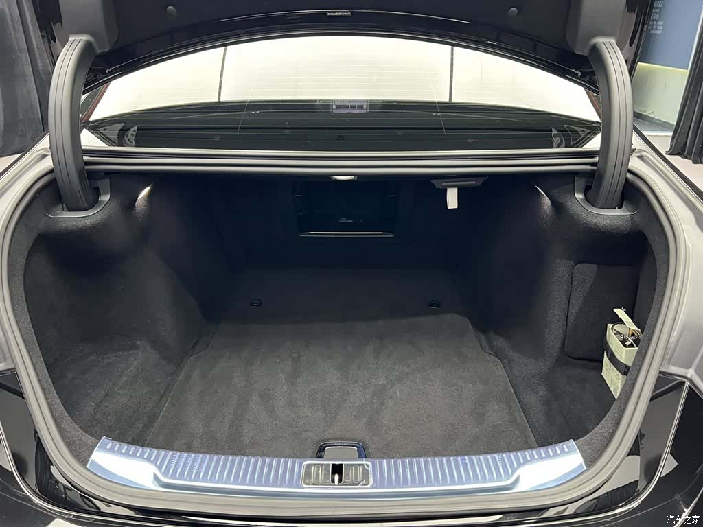 Maybach S-Class, 2023 11
