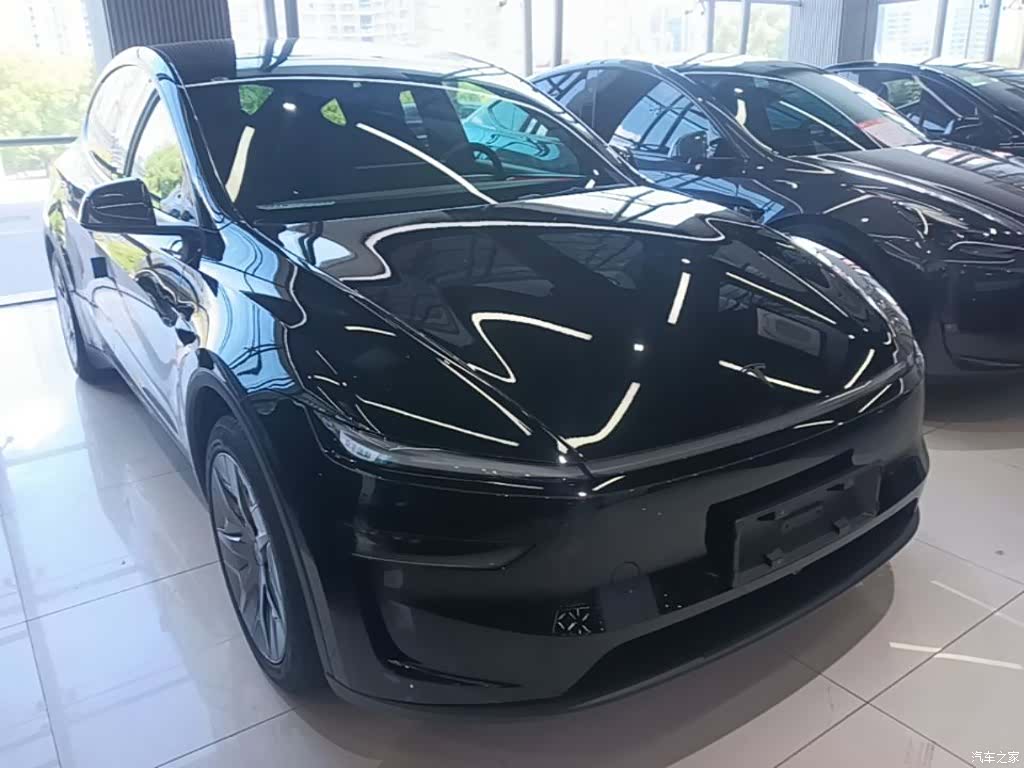 Tesla Model Y, 2026 4