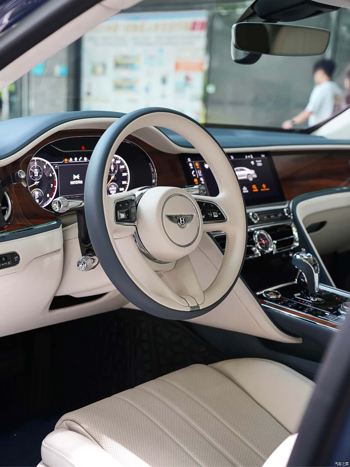 Bentley Flying Spur, 2023 18