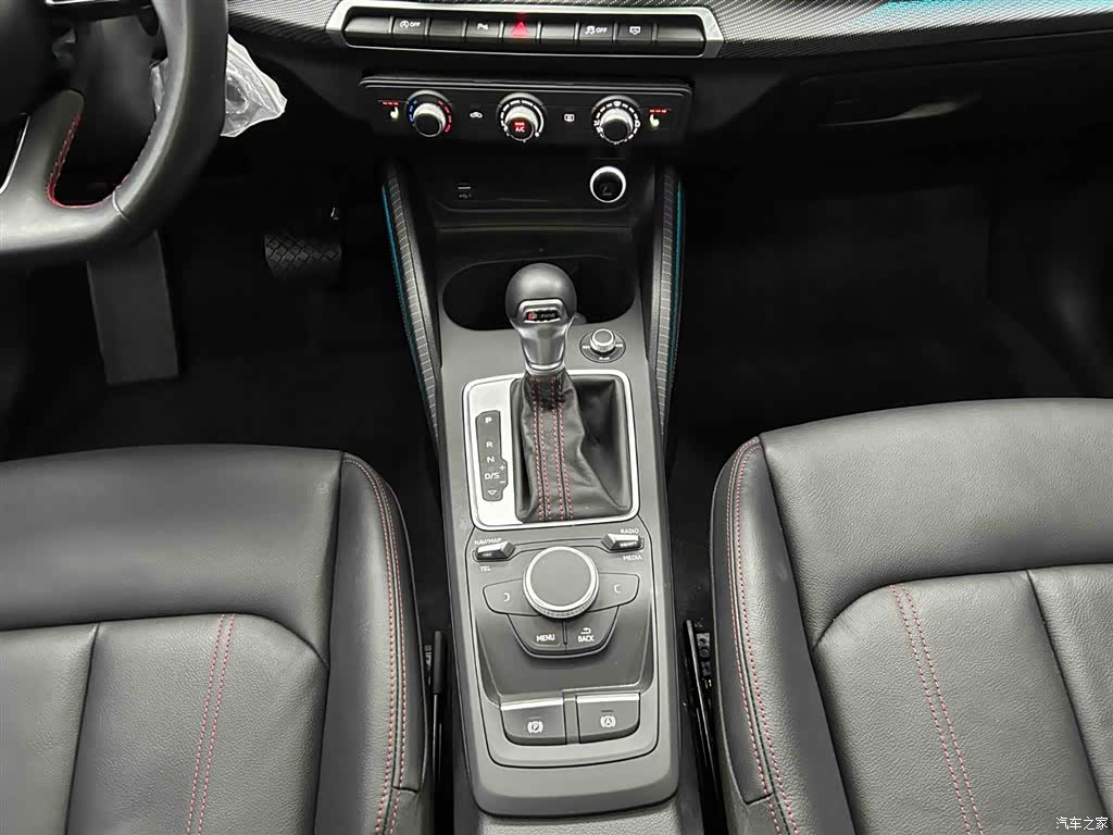 Audi Q2L, 2022 все фото