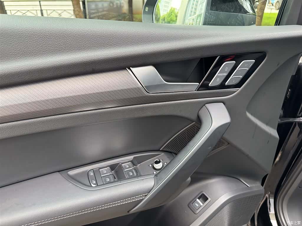 Audi Q5L, 2025 14