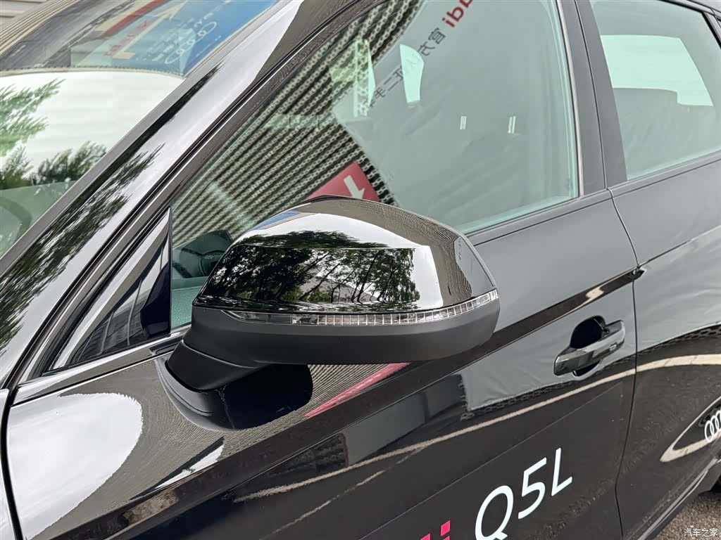 Audi Q5L, 2025 11