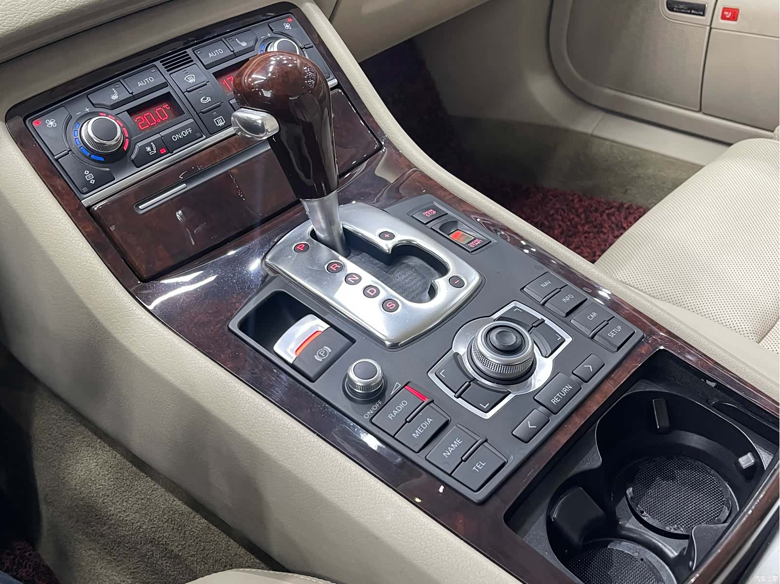 Audi A8L, 2009 13