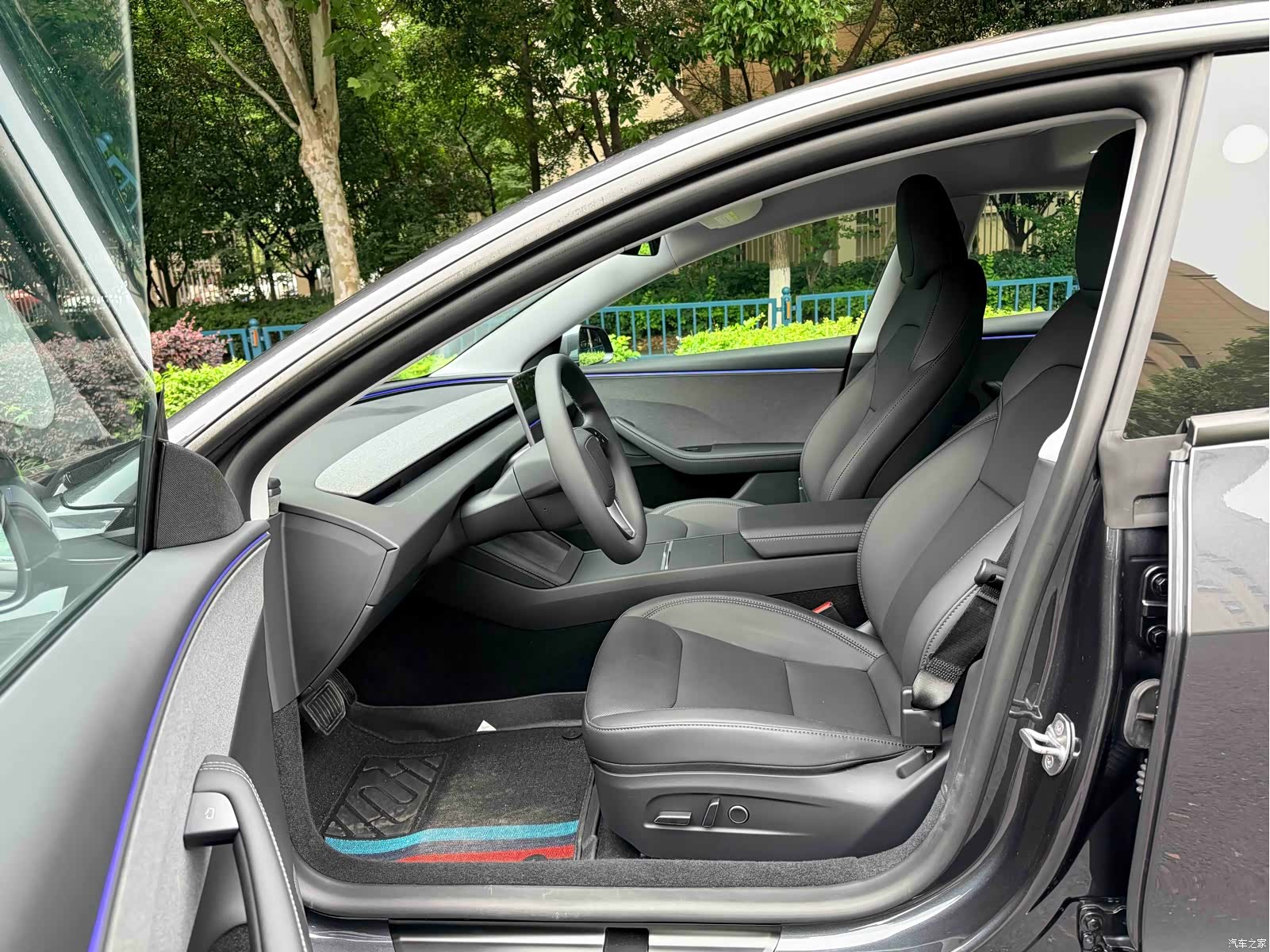 Tesla Model 3, 2025 7