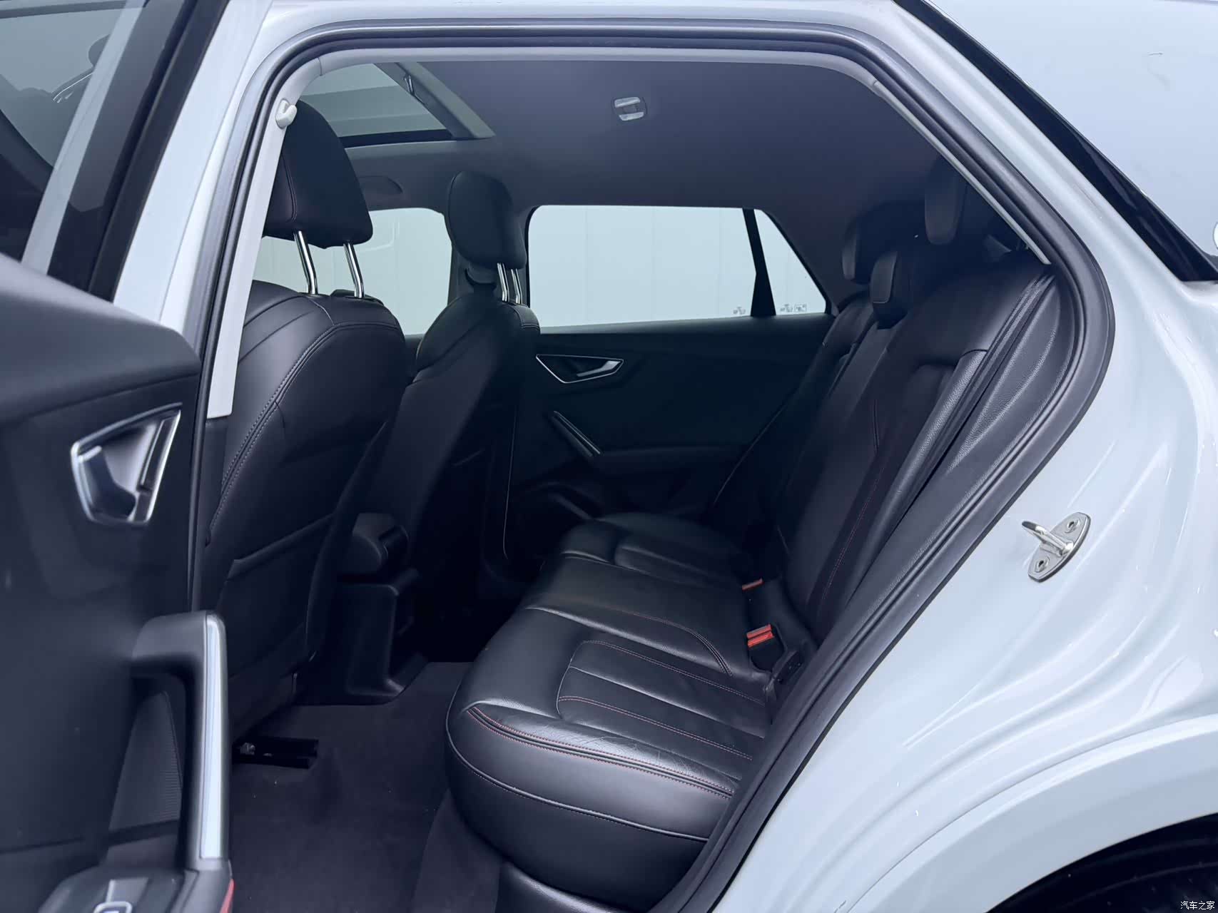 Audi Q2L, 2023 9