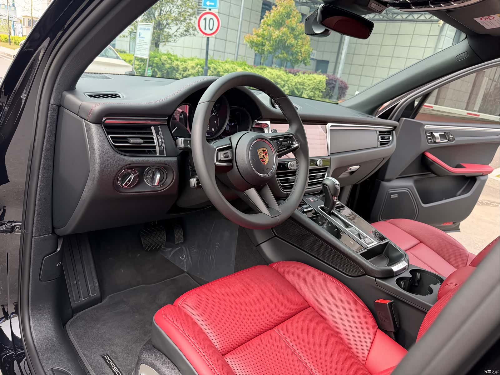 Porsche Macan, 2026 11
