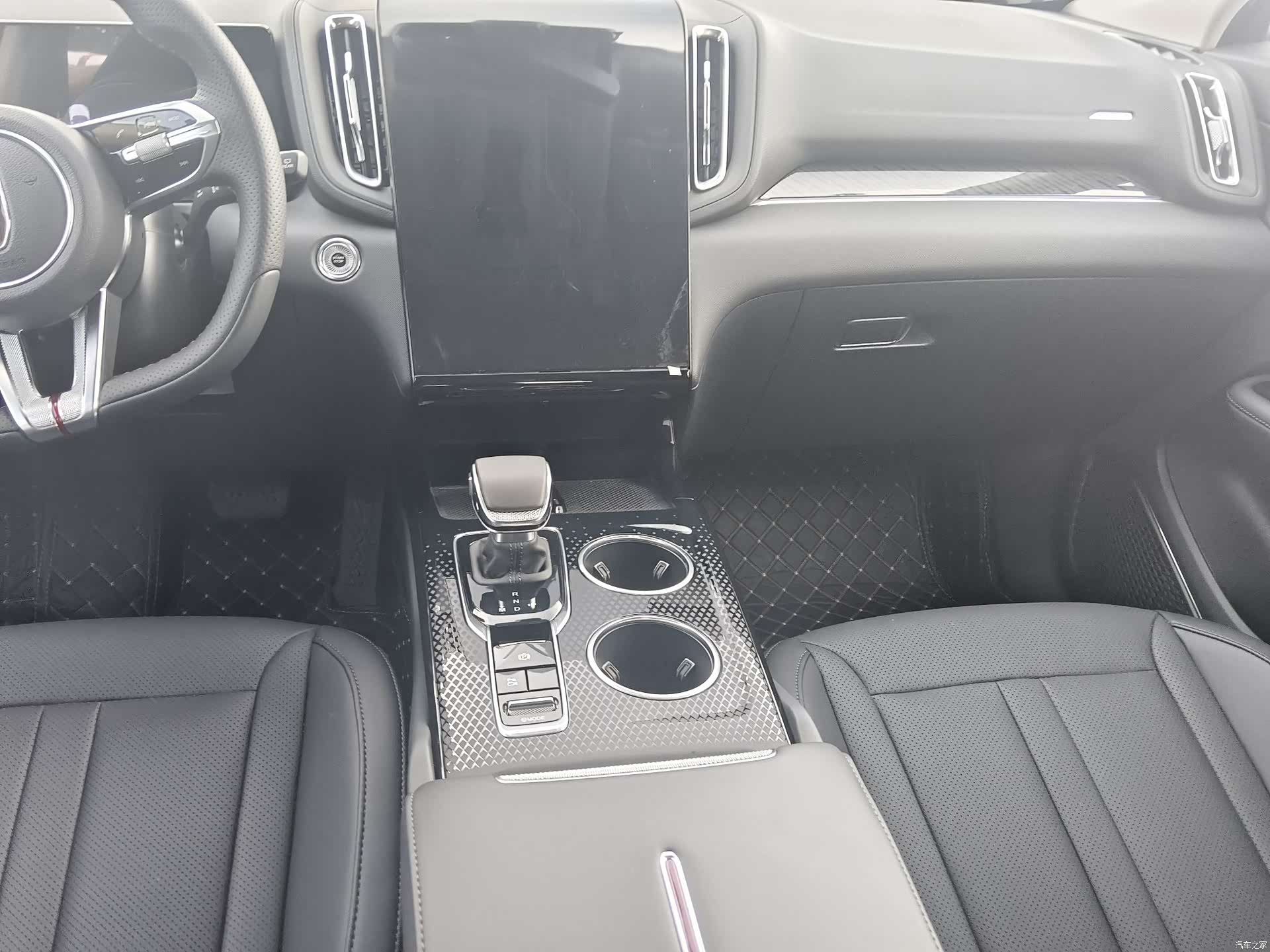 Hongqi HS3, 2024 8