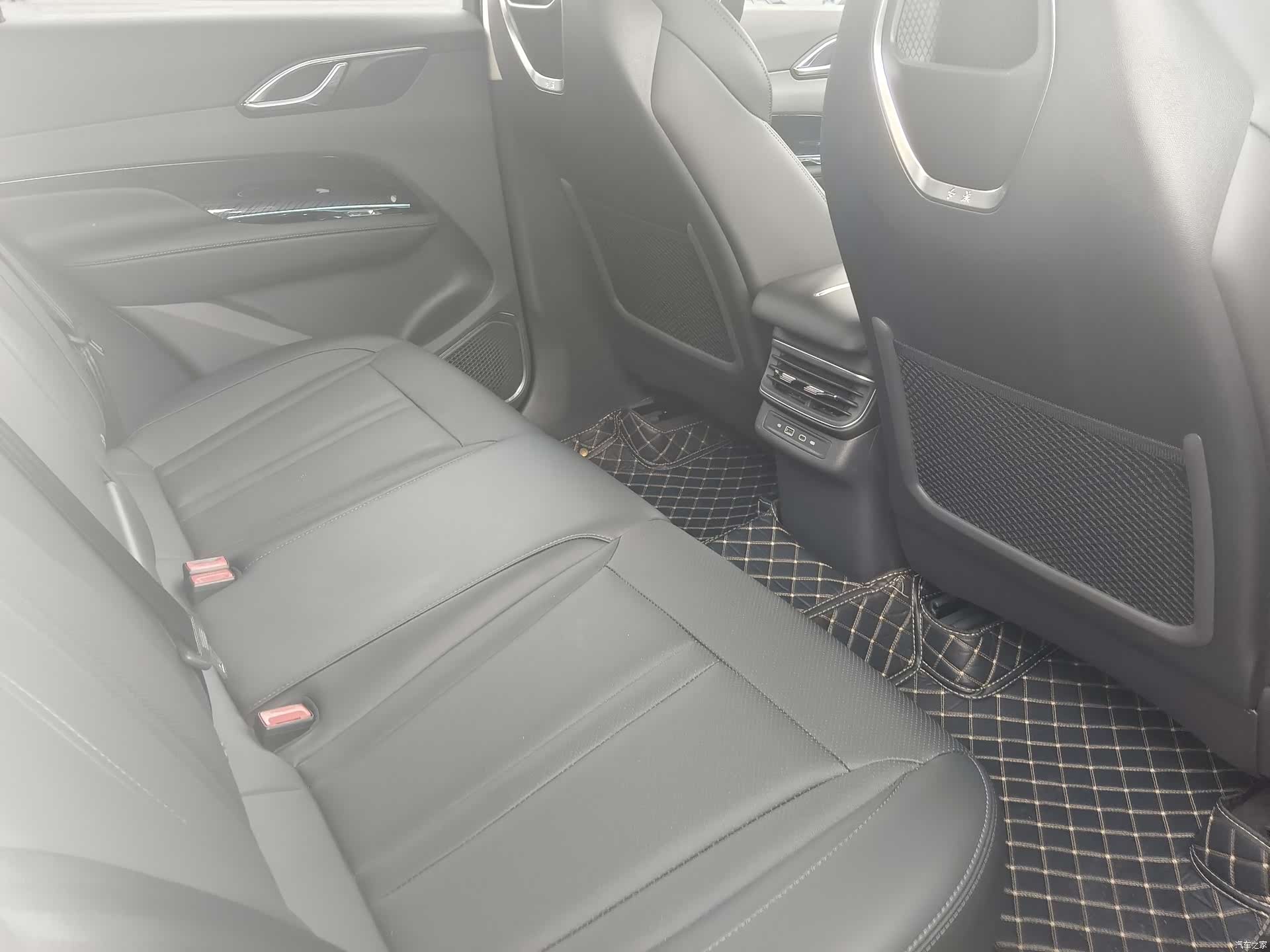 Hongqi HS3, 2024 11
