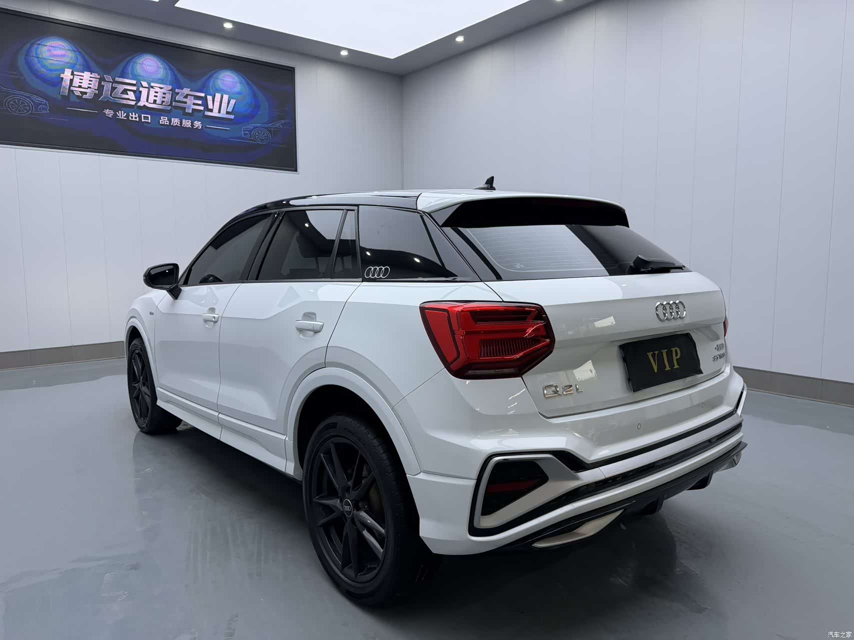 Audi Q2L, 2023 4