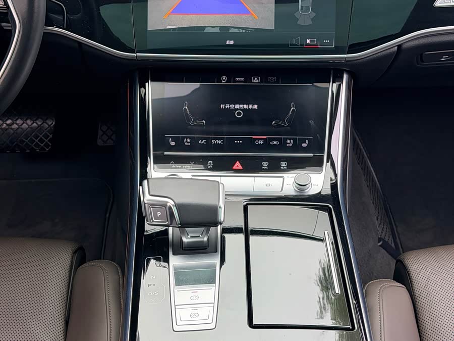 Audi A8 2022, фото 7