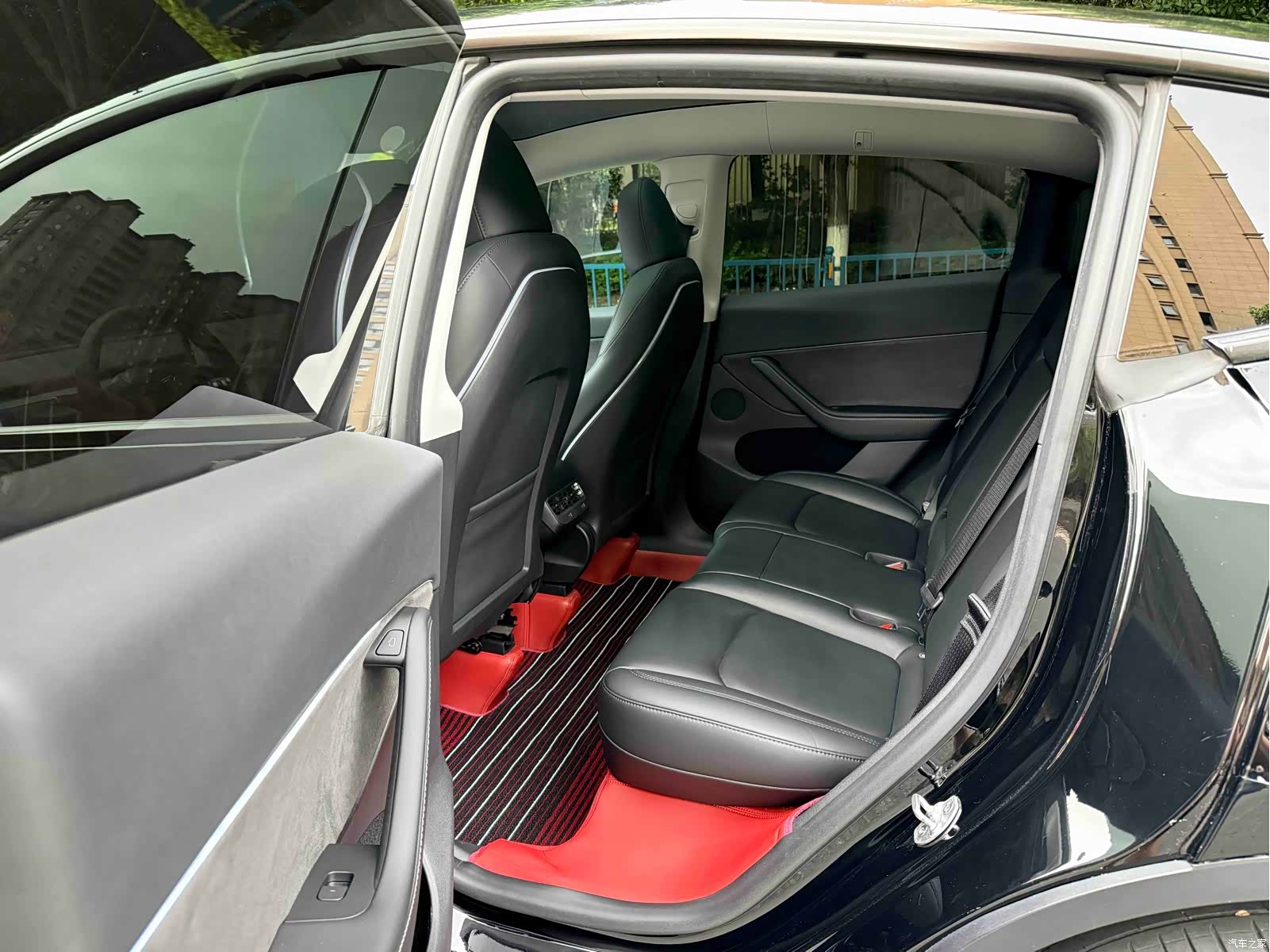 Tesla Model Y, 2024 8