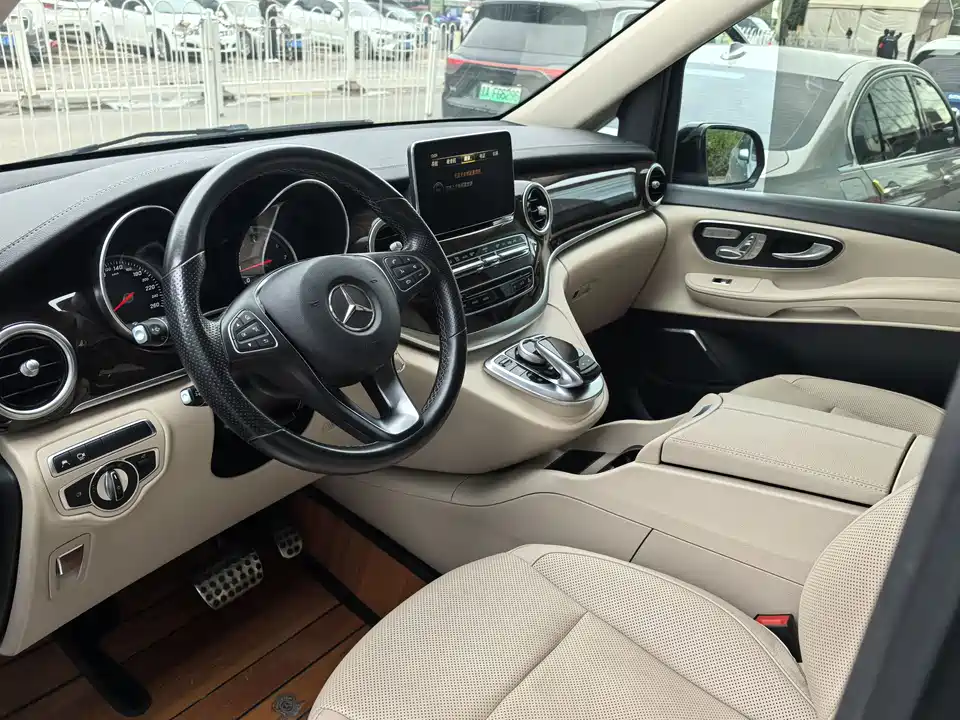 Mercedes-Benz V-class