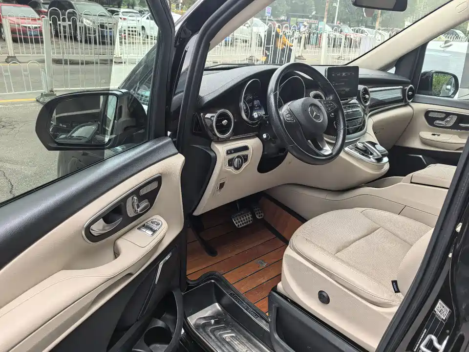 Mercedes-Benz V-class