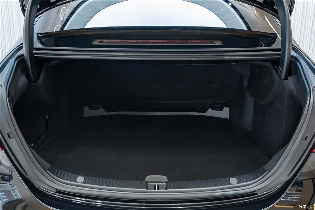 Mercedes-Benz E-Class, 2024 10