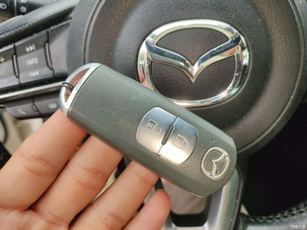 Mazda CX-4, 2017 12