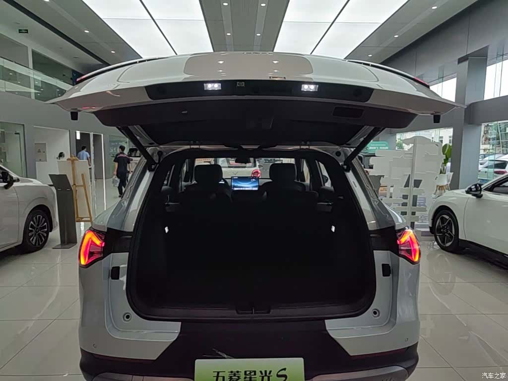 Wuling Starlight, 2025 19