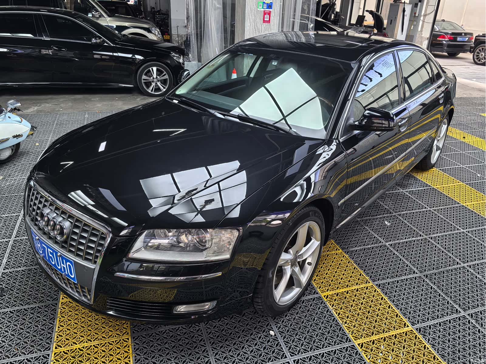 Audi A8L, 2010 1